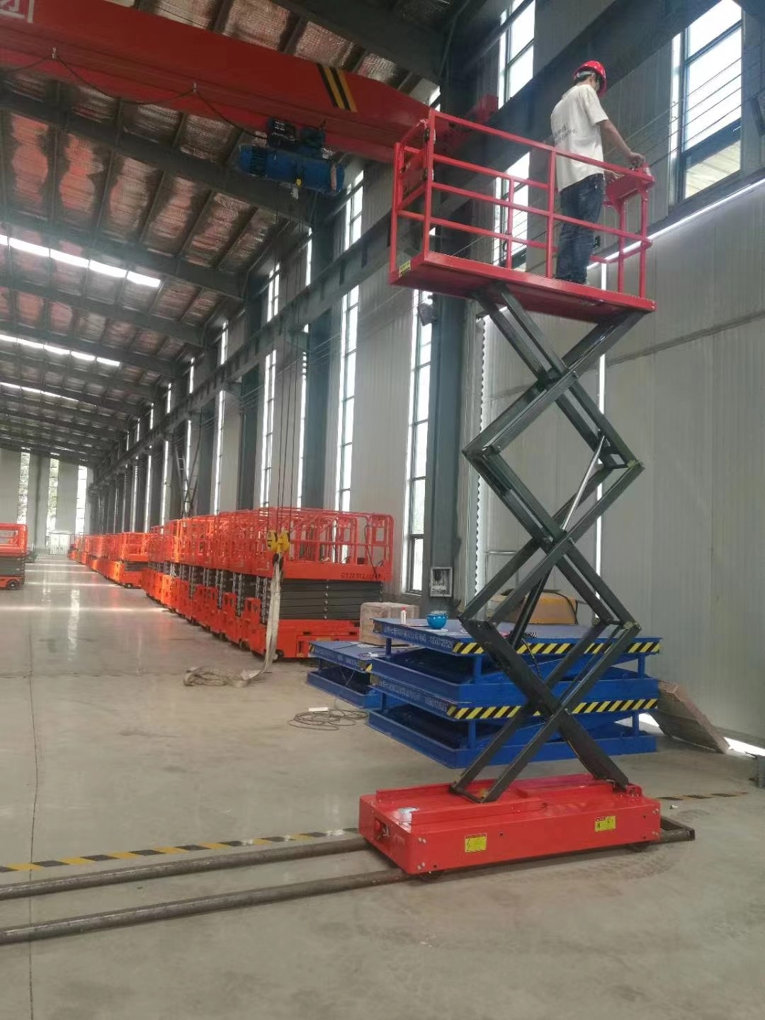 Vertical Mast Lift